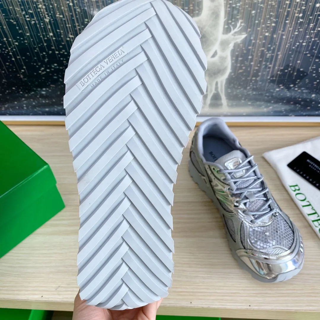 p620🐮🐮High-end version, the original 1:1 couple style new model is on the shelves🔥BV Orbit sneakers Wang Yibo's same style couple's Dad Runner sneakers, made of lightweight technical mesh fabric. Features a geometric patterned rubber outsole. The outsole is made of color-blocked TPU outsole. Size: women’s shoes 35-40, men’s shoes 39-45.